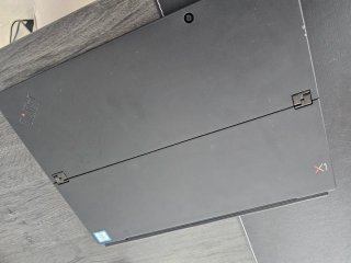 Portátil Lenovo ThinkPad Negro, pantalla táctil.