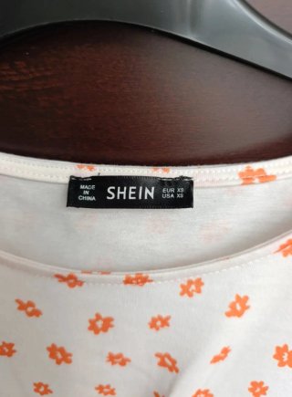 Camiseta corta SHEIN flores naranja