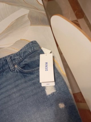 Pantalón corto vaquero sin estrenar T.54