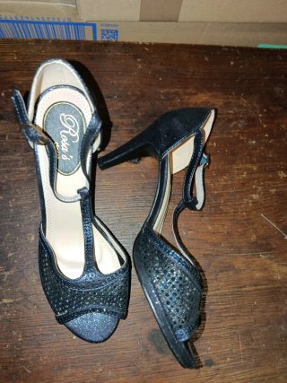 Zapatos de tacón sin estrenar precio por unidad