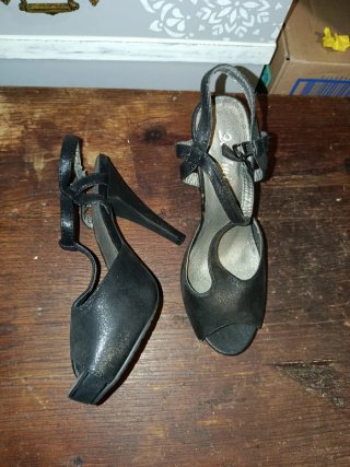 Zapatos de tacón sin estrenar precio por unidad