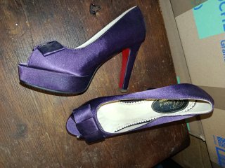 Zapatos de tacón sin estrenar precio por unidad