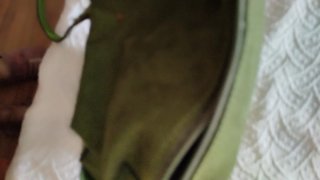 Bolso de colgar verde,con neceser de ante verde
