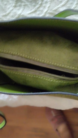 Bolso de colgar verde,con neceser de ante verde