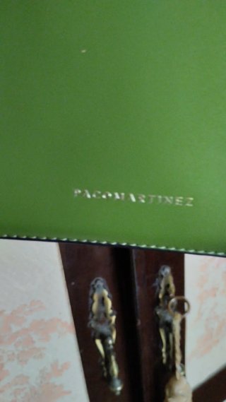 Bolso de colgar verde,con neceser de ante verde