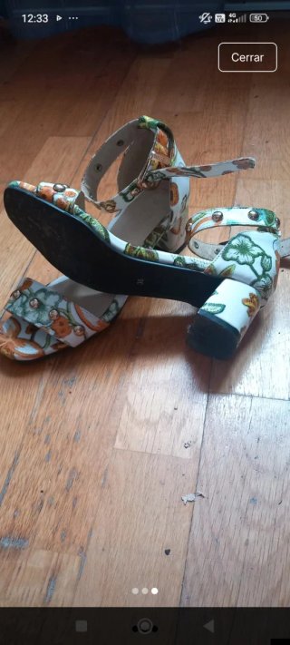 Sandalias de tacón con estampado floral