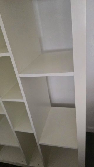 Conjunto mesa y estantería blanca
