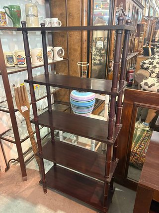 ESTANTERÍA ALTA DE MADERA