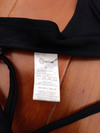 Top bikini negro con cierre posterior