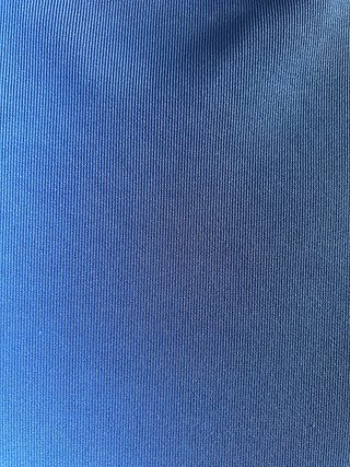 Vestido largo azul con detalles dorados