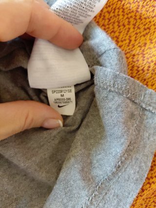 Camiseta Nike niña gris