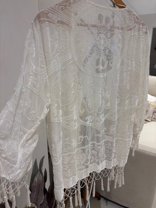 Kimono Boho Ivory con Bordado y Perlas