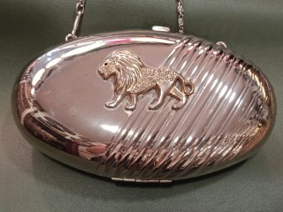 Bolso Clutch Vintage Metal Plateado con Cadena