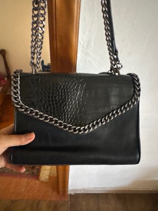 Abito nero elegante con borsa