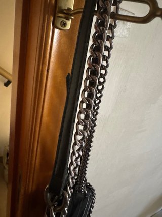 Abito nero elegante con borsa