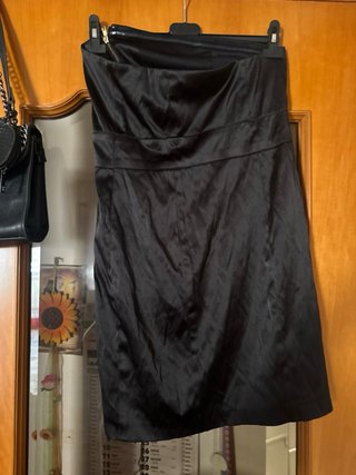 Abito nero elegante con borsa