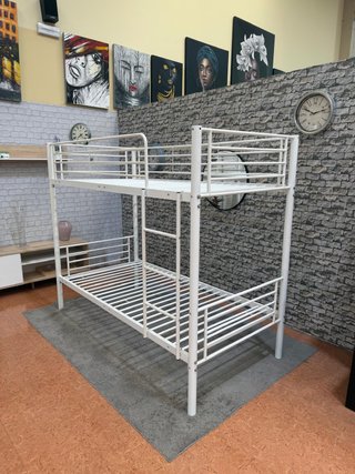 Litera metálica blanca