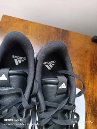 Zapatillas Adidas Negras y Marrones