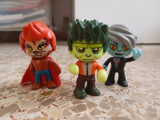 Figuras Zombies Pin y Pon