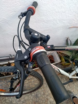 Bicicleta + Casco + Guantes + Recambios