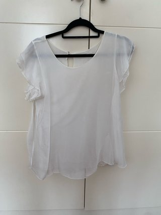 Blusa blanca de gasa con volantes
