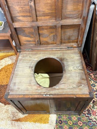 ANTIGUO INODORO DE MADERA