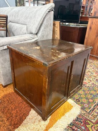ANTIGUO INODORO DE MADERA