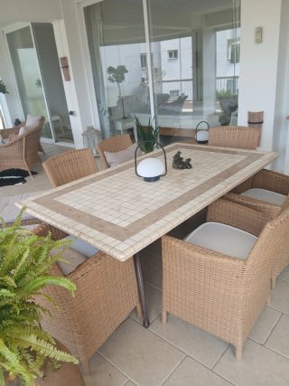 Mesa y 6 sillas de exterior