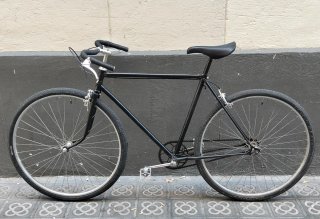 Bicicleta paseo ciudad negra