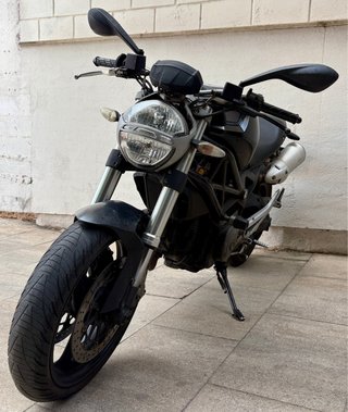 Ducati Monster 696+ Negra