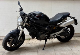 Ducati Monster 696+ Negra