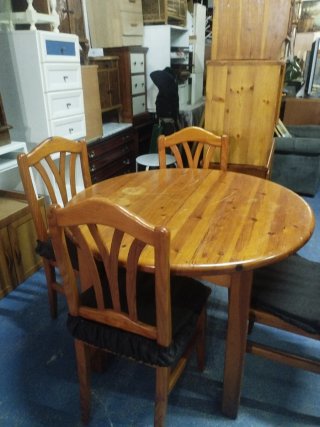Meza de madera pino con 6 sillas