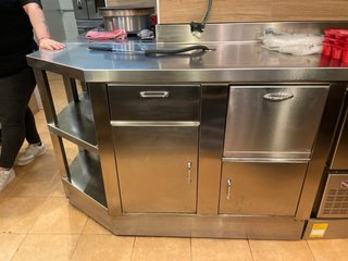 Mesa Inox 261x60x91: Nevera y Mueble Cafetero