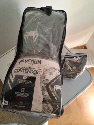 Guantes Boxeo Venum 16oz + Vendas Shark