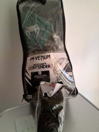 Guantes Boxeo Venum 16oz + Vendas Shark
