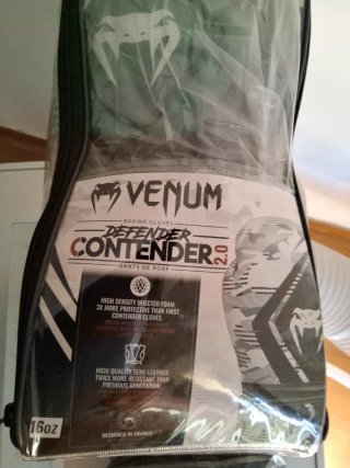 Guantes Boxeo Venum 16oz + Vendas Shark