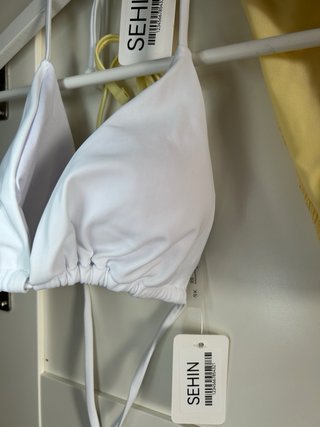 Bikini playero amarillo y blanco