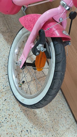 Bicicleta infantil rosa casi nueva