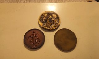 Lote 3 Medallas Bronce Rey Sir Winston Leopold