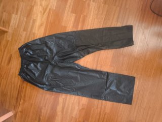 Traje impermeable lluvia ideal para reparto.