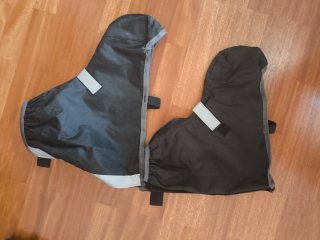 Traje impermeable lluvia ideal para reparto.