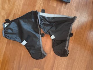 Traje impermeable lluvia ideal para reparto.
