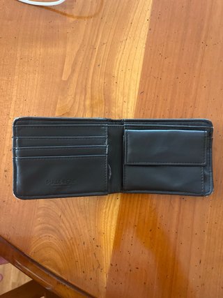 cartera negra de cuero