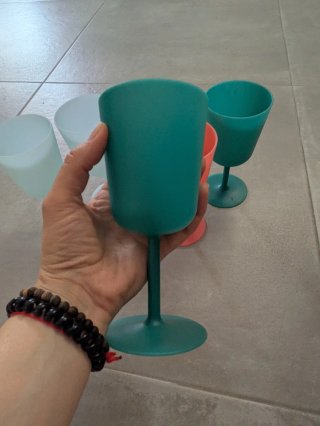 Copas de vino plástico coral, verder y  azules