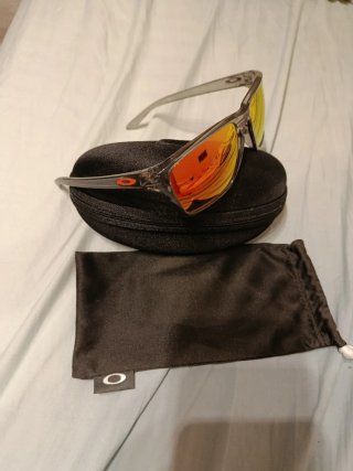 Gafas de sol Oakley SYLAS Rojas y Negras