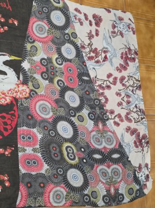 Pañuelo estampado grullas y flores