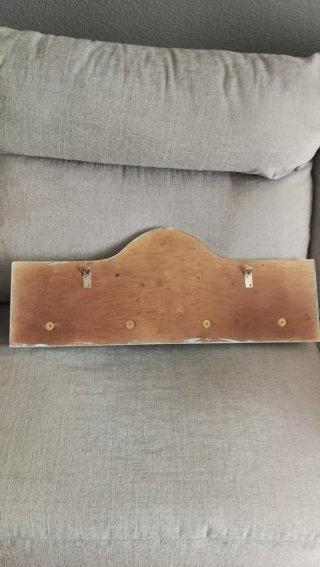 Perchero de madera pintado