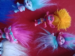 FIGURAS Y PUZZLE PROGRESIVO DE TROLLS.