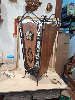 Paragüero forja y madera con flor