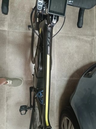 Bicicleta de carretera con motor eléctrico
